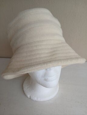 Cream Women's Bucket Wool Hat - Soft Layered Design